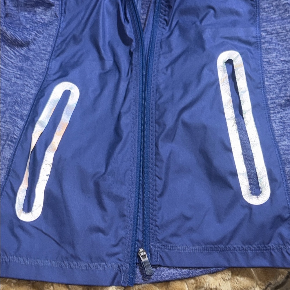 Lululemon Run: Featherweight Hybrid Jacket
Royalty size 4 - Picture 15 of 16